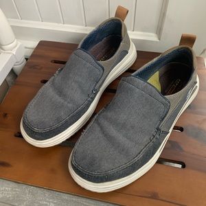 Men’s size 8.5 Sketchers slip on